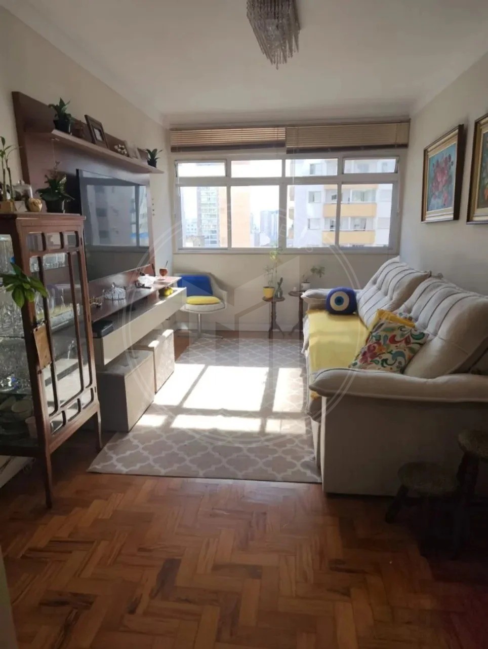 Apartamento à venda na Aclimação com 83m², 3 dormitórios e 1 vaga. Imóvel com área de serviço, salão de festas e churrasqueira em localização estratégica no bairro.