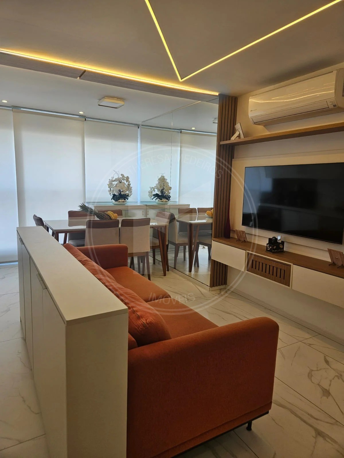 Apartamento à venda na Barra Funda com 53m², 2 dormitórios (1 suíte) e 1 vaga. Imóvel com área de serviço e lazer completo: piscina, academia, quadra e churrasqueira.