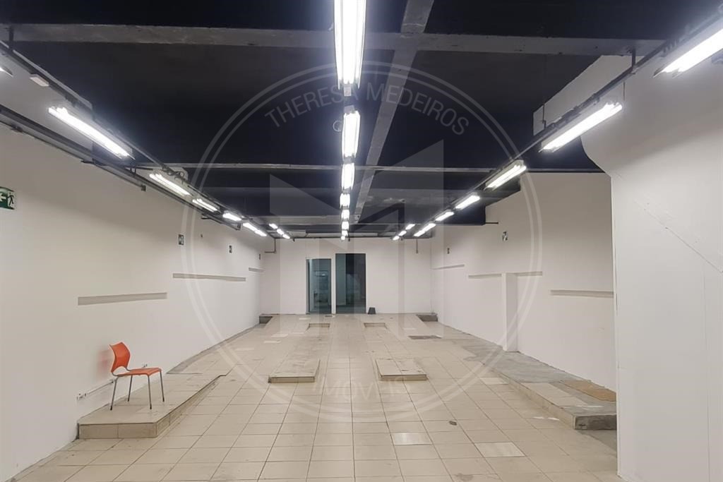 Galpão Comercial para Locação com 300m² de Área Total na Consolação