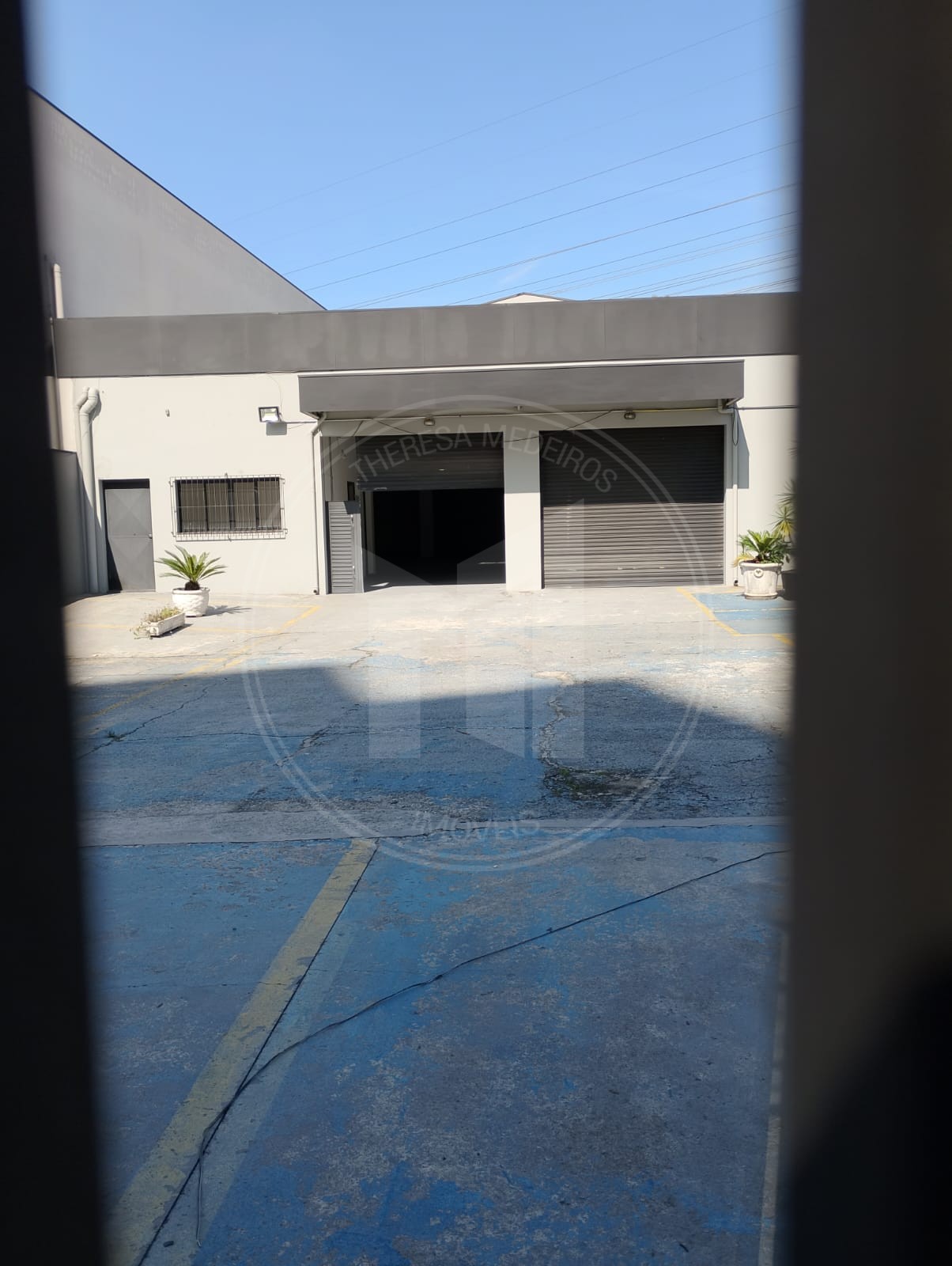Galpão Comercial com 392m² de Área Útil e 10 Vagas para Locação em Rudge Ramos