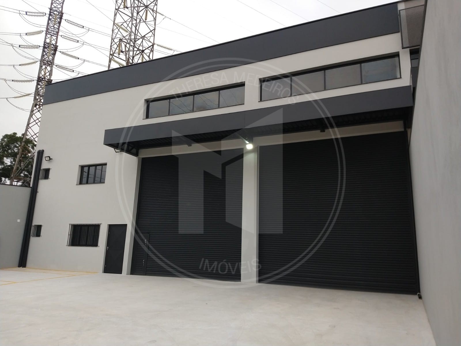 Galpão Comercial com 604m² de Área Construída, Mezanino e Vestiários em Rudge Ramos