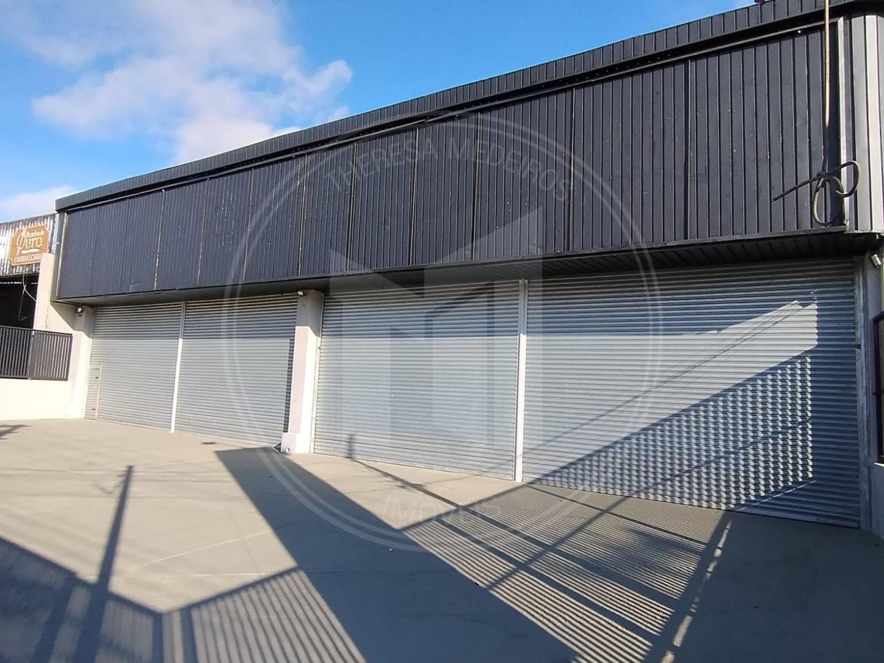 Galpão Comercial para Locação com 734m² de Área Construída e Estacionamento em Rudge Ramos