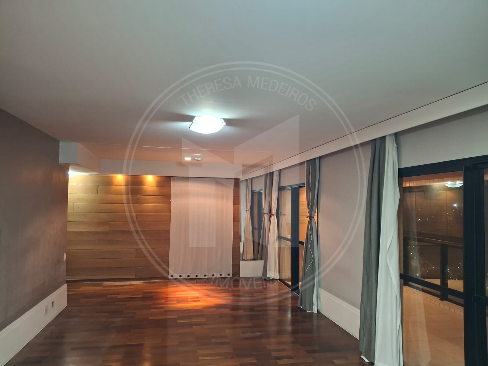 Apartamento de 207m² com 4 Dormitórios (2 Suítes), Closet e 3 Vagas para Locação no Panamby