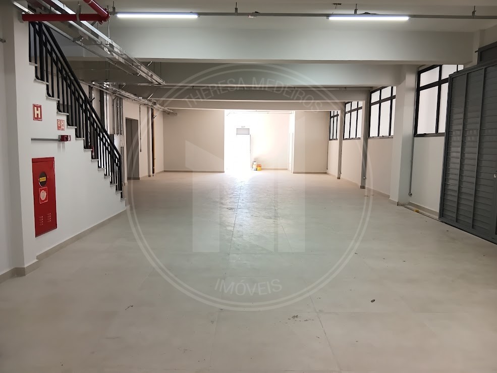 Prédio e Galpão Comercial de 4.200m² com 4 Pavimentos e Elevador no Cambuci