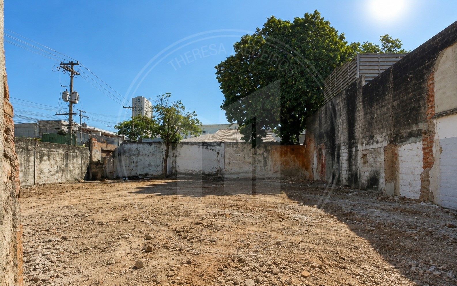 Terreno de Esquina com 459m² no Ipiranga