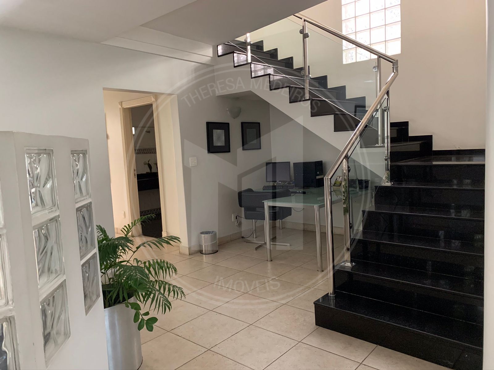 Imóvel Comercial para Clínica de 300m² com 8 Consultórios e 8 Vagas em Moema