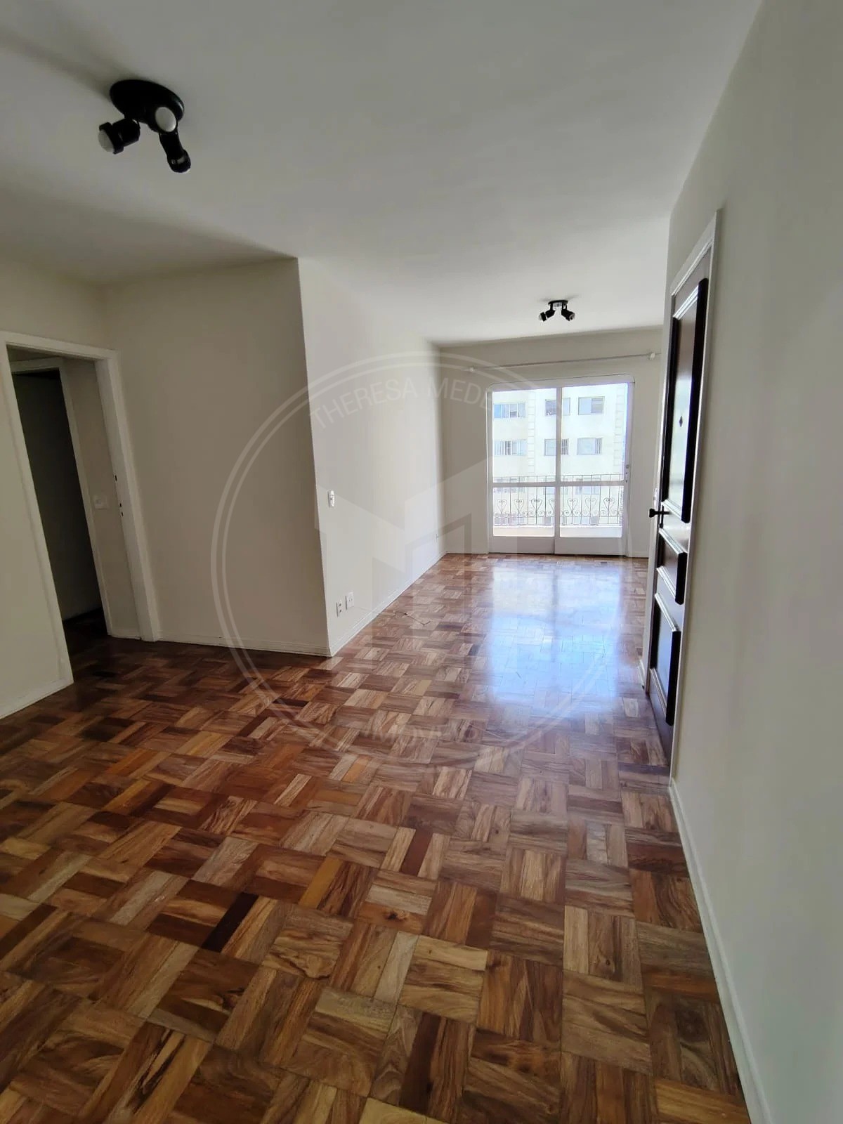 Apartamento de 101m² com 3 Dormitórios (1 Suíte), Banheiro de Serviço e 2 Vagas na Vila Madalena