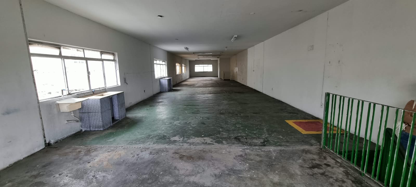 Galpão Comercial / Industrial de 750m² com Escritório e Banheiros na Vila Carrão