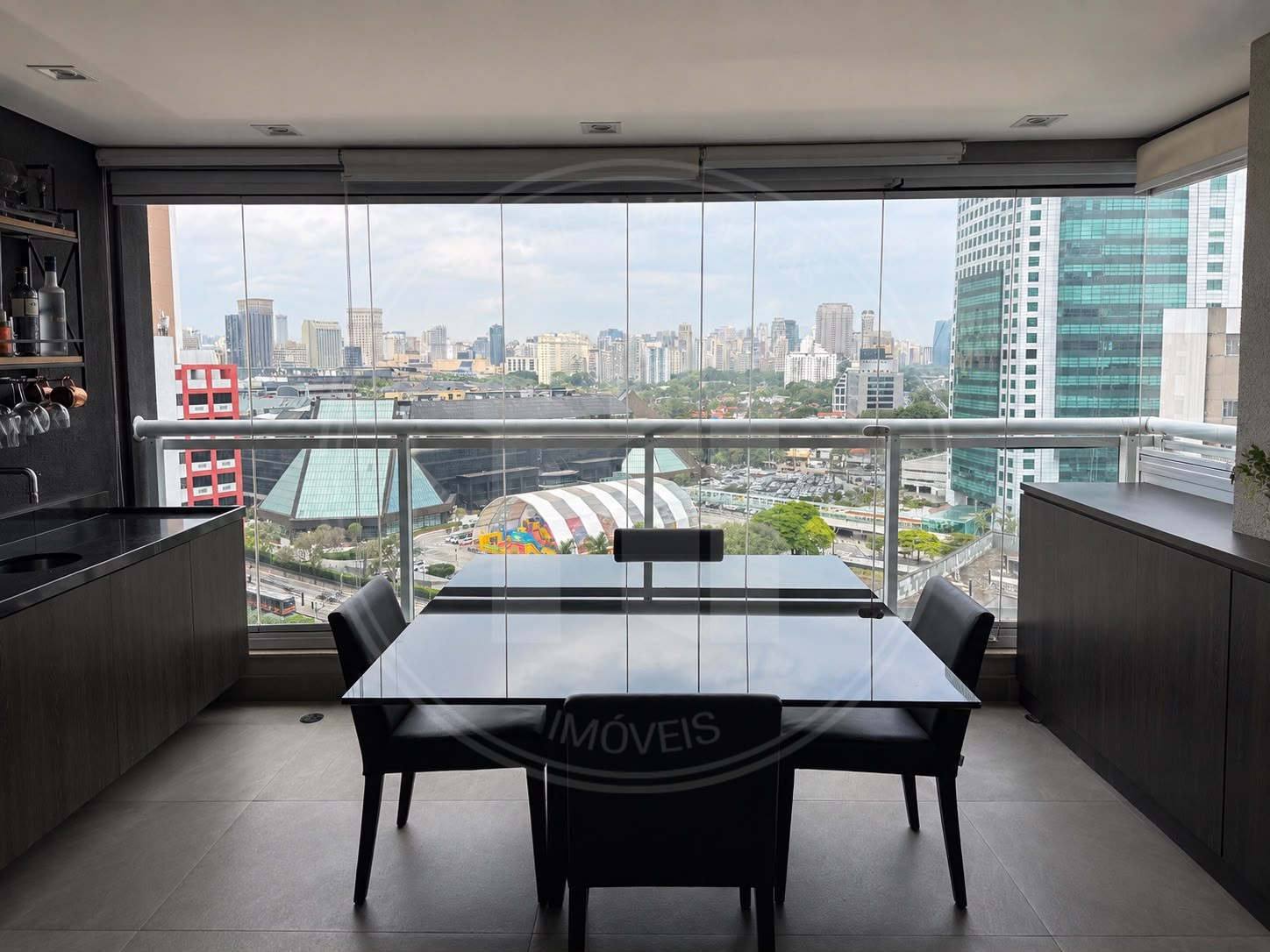 Apartamento à Venda em Pinheiros com 85m², 2 Dormitórios, 1 Suíte, Ar-Condicionado e 2 Vagas