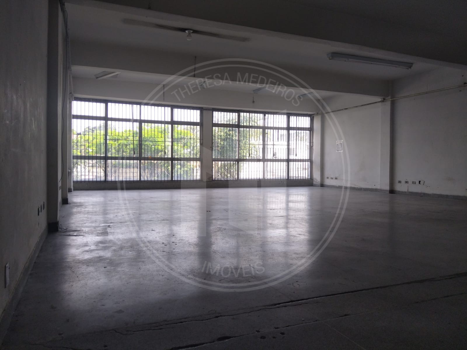 Prédio Comercial para Locação no Bom Retiro com 650m², 3 Pavimentos e Elevador